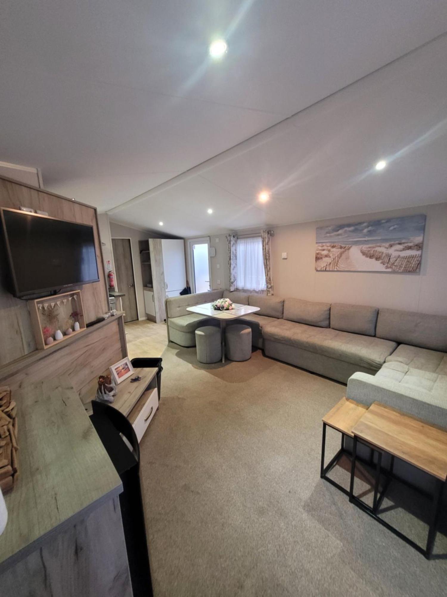 Spacious 8 Birth 3 Bedrooms A22 Unity Beach Holiday Resort Unity Brean 1 Pet Stays Free Berrow Exterior photo